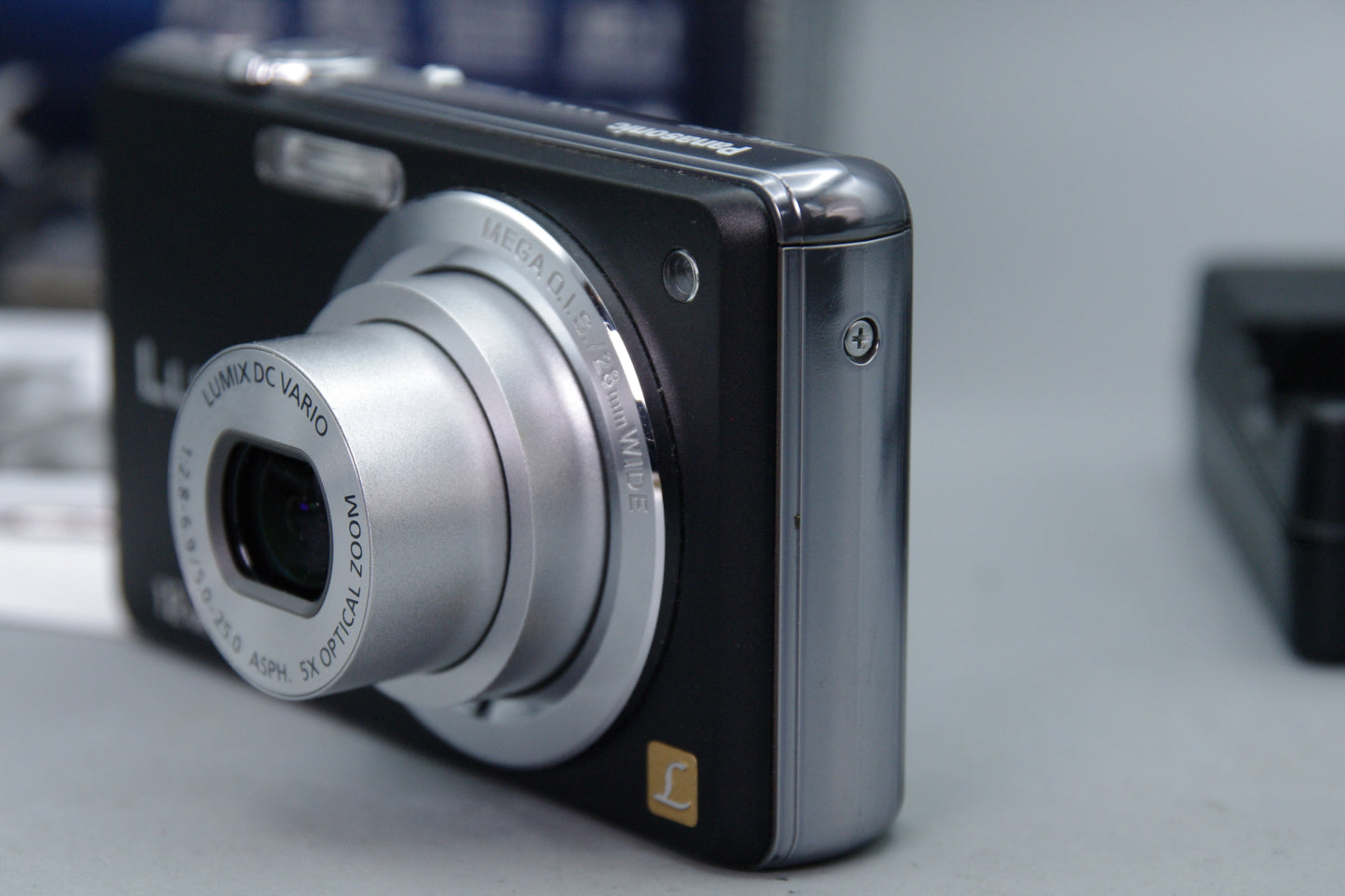 Panasonic Lumix FS10 14MP Boxed Compact Digital Camera with Charger