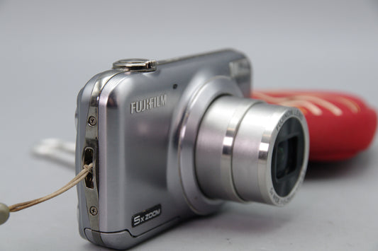 Fujifilm FinePix JX350 16MP Digital Camera – Silver – Tested – With Case – Very Good
