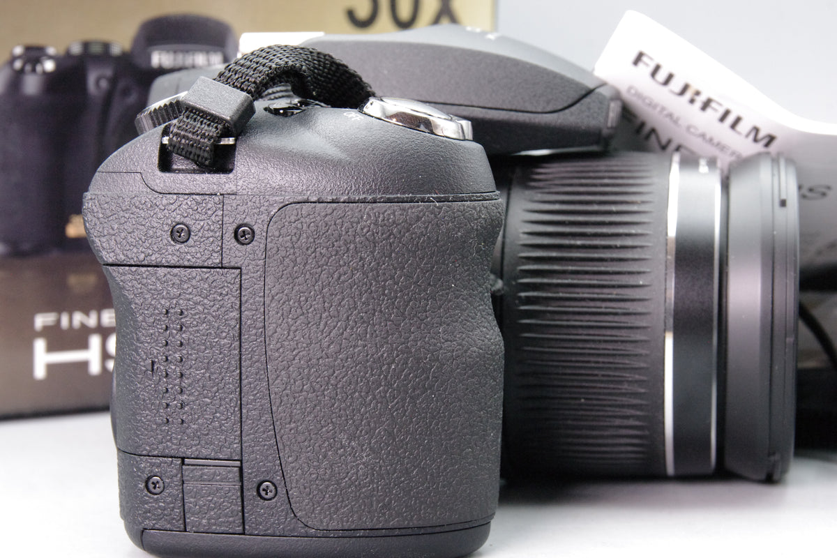 Fujifilm FinePix HS10 10MP Digital Bridge Camera 30x Zoom Boxed Excellent