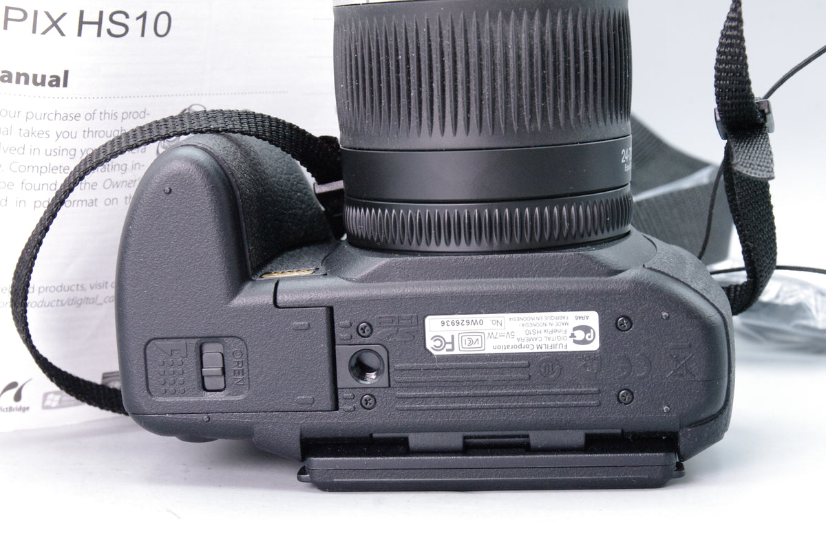 Fujifilm FinePix HS10 10MP Digital Bridge Camera 30x Zoom Boxed Excellent