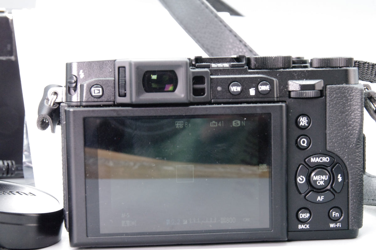 Fujifilm Fujifilm X30 12MP Digital Compact Camera Boxed Premium Black Excellent