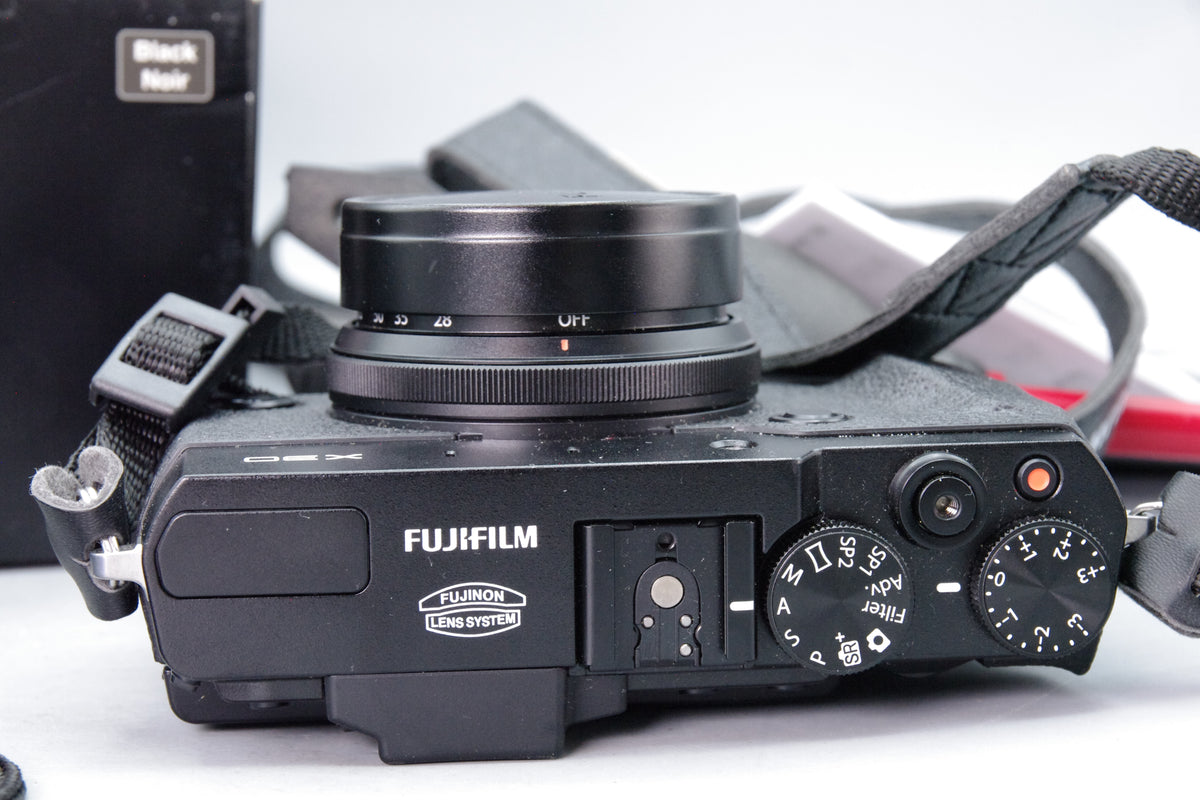 Fujifilm Fujifilm X30 12MP Digital Compact Camera Boxed Premium Black Excellent