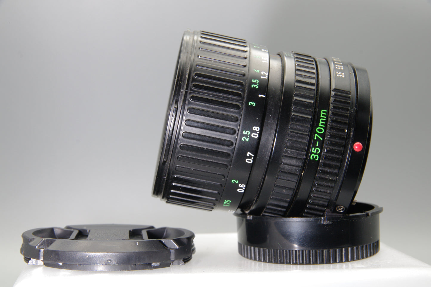 Canon FD 35–70mm f/3.5–4.5 Zoom Lens – Compact, Versatile & Sharp – Excellent Condition