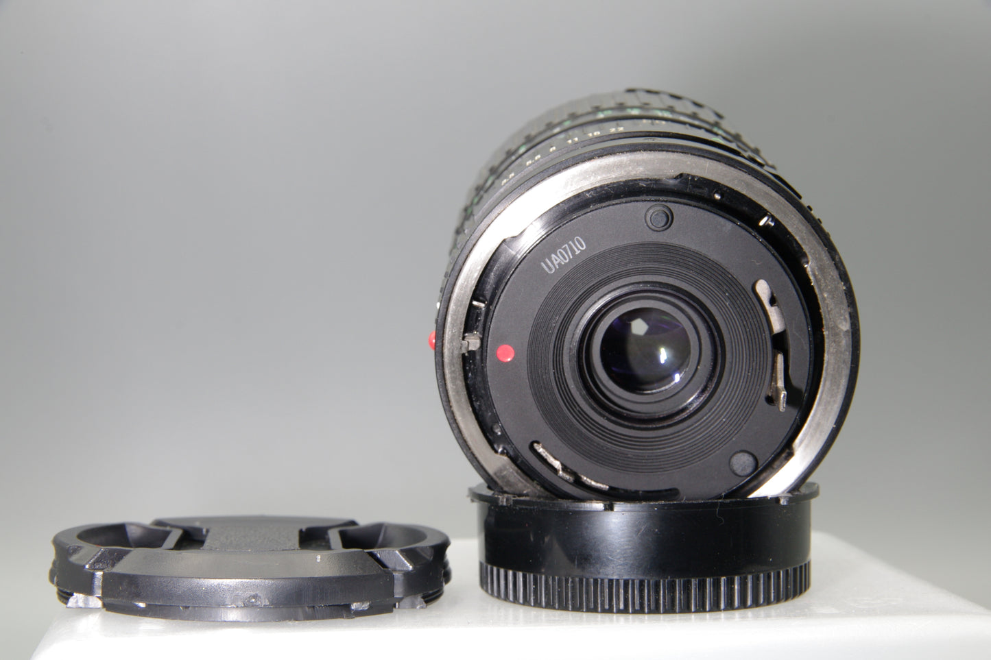Canon FD 35–70mm f/3.5–4.5 Zoom Lens – Compact, Versatile & Sharp – Excellent Condition