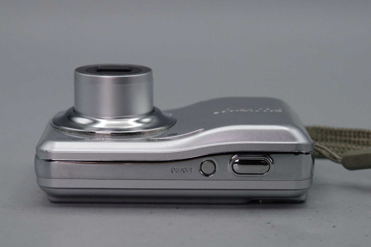 Fujifilm A160 10.2MP Digital Camera – AA Battery Powered – Tested – Very Good