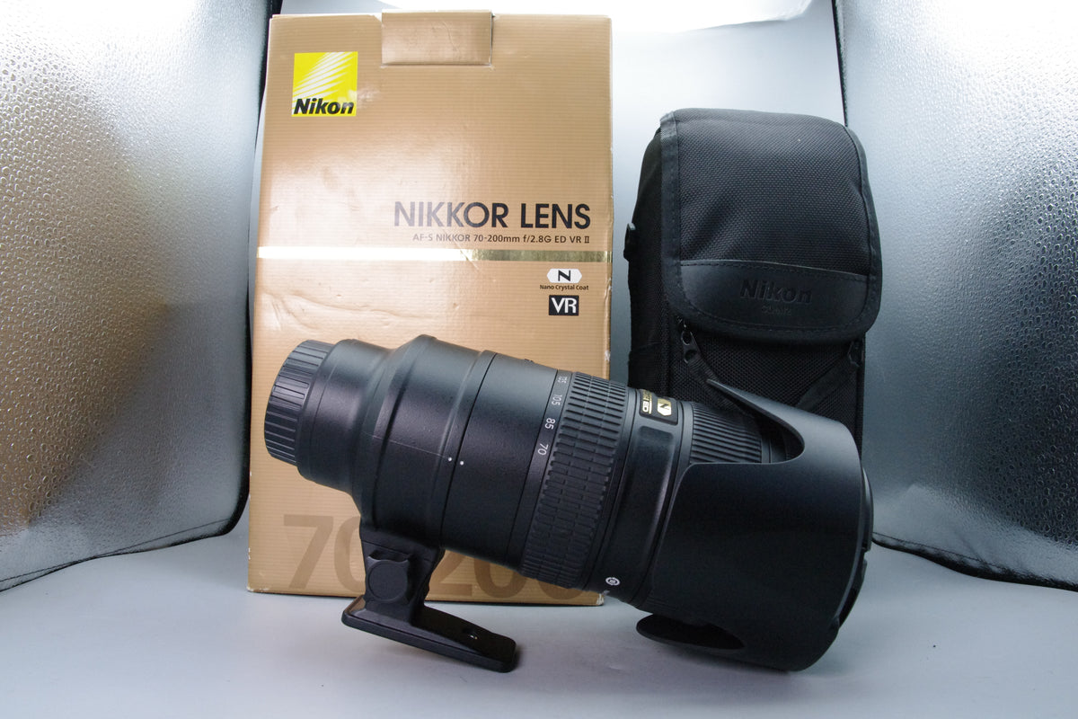 Nikon AF-S NIKKOR 70-200mm f2.8G ED VR II Lens Boxed Hood Case Excellent