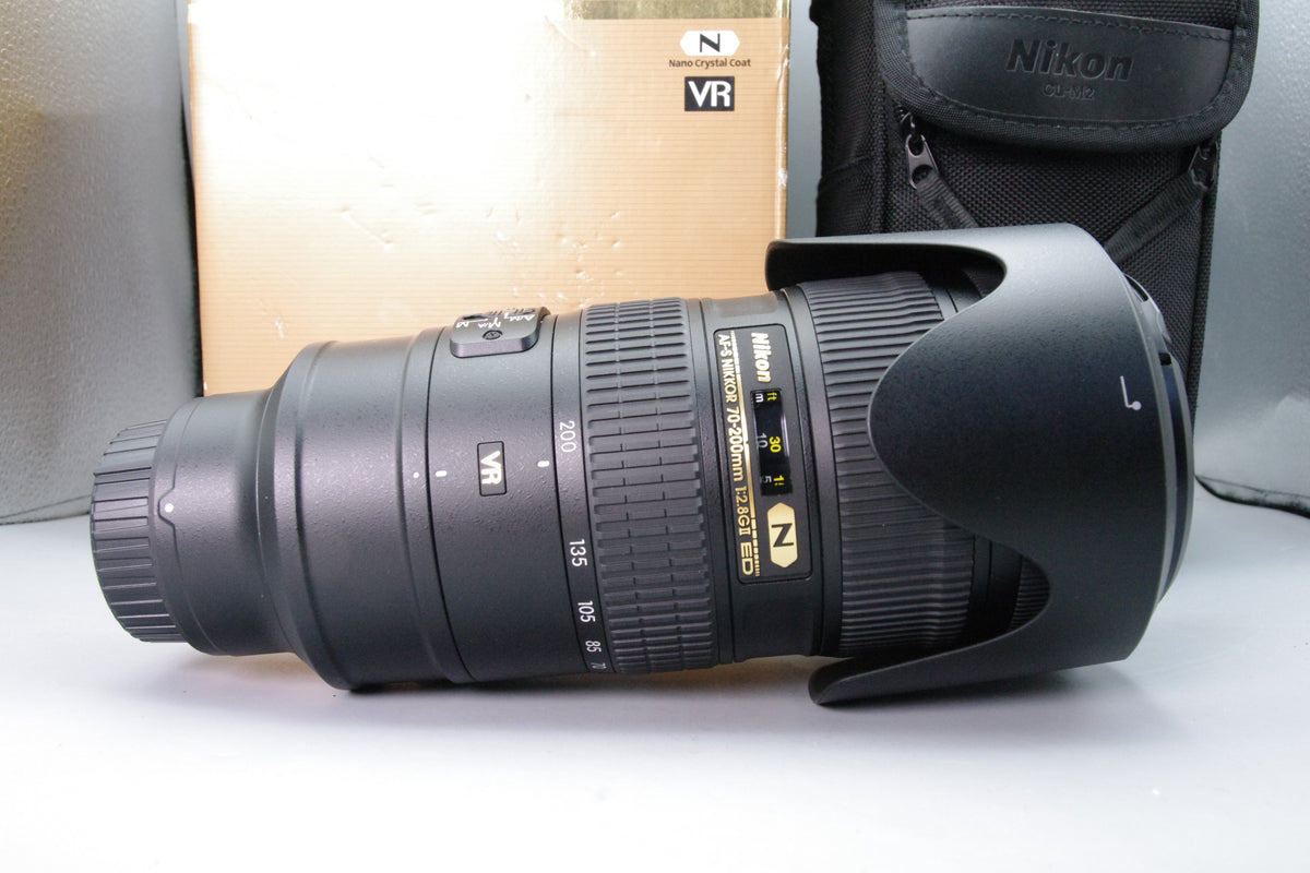 Nikon AF-S NIKKOR 70-200mm f2.8G ED VR II Lens Boxed Hood Case Excellent