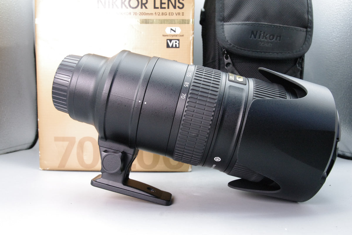Nikon AF-S NIKKOR 70-200mm f2.8G ED VR II Lens Boxed Hood Case Excellent