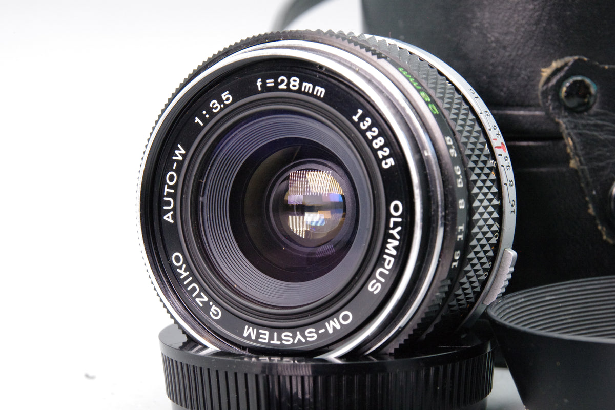 Olympus OM-System G.Zuiko Auto-W 28mm f3.5 Lens Case Hood Caps Excellent