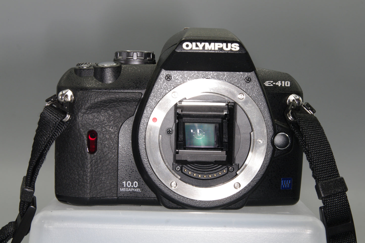 Olympus E-410 10MP 4/3 DSLR Body - Low S/C 2089
