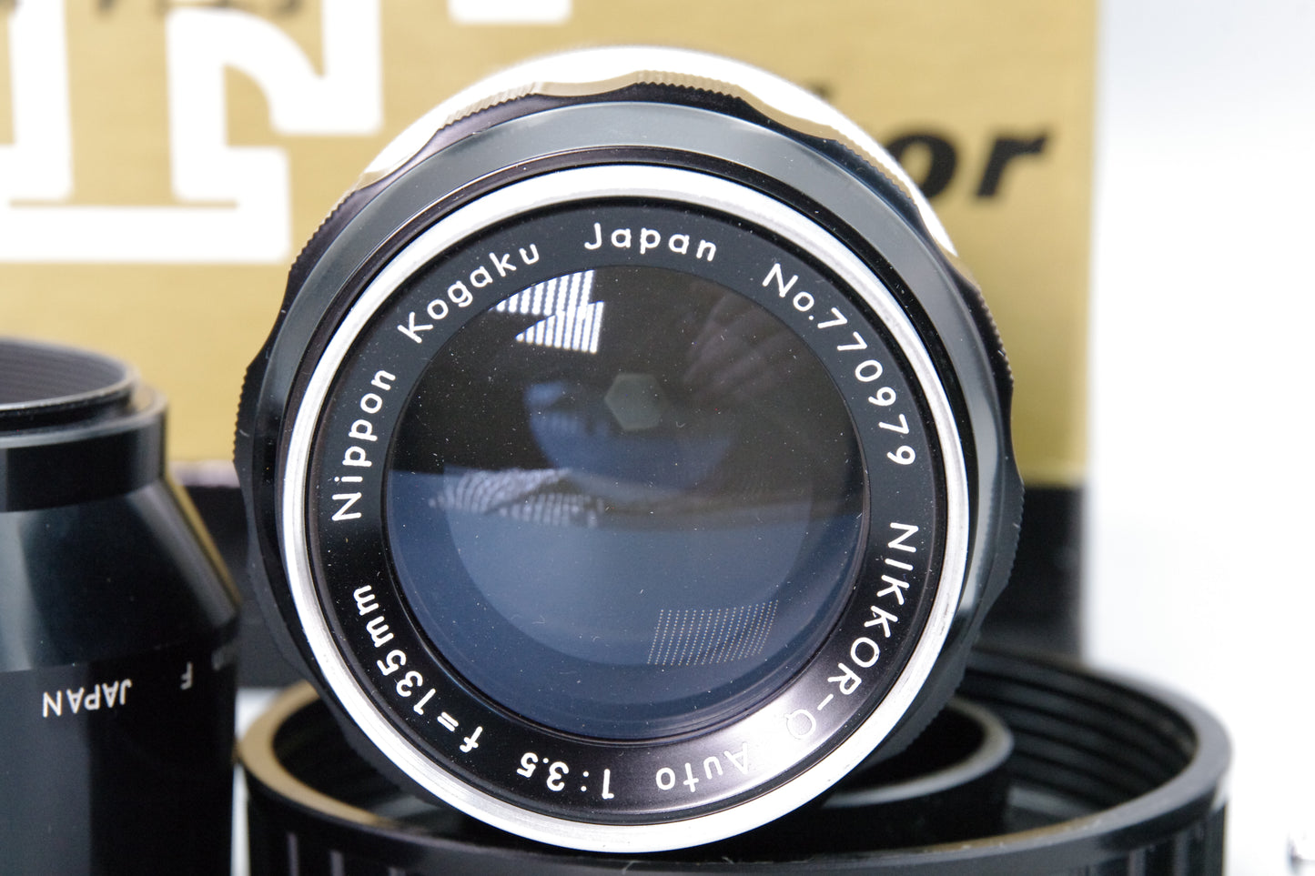 Nikon Nikkor‑Q Auto 135mm f/3.5 Pre‑AI Telephoto Lens – Boxed Nr Mint Hood