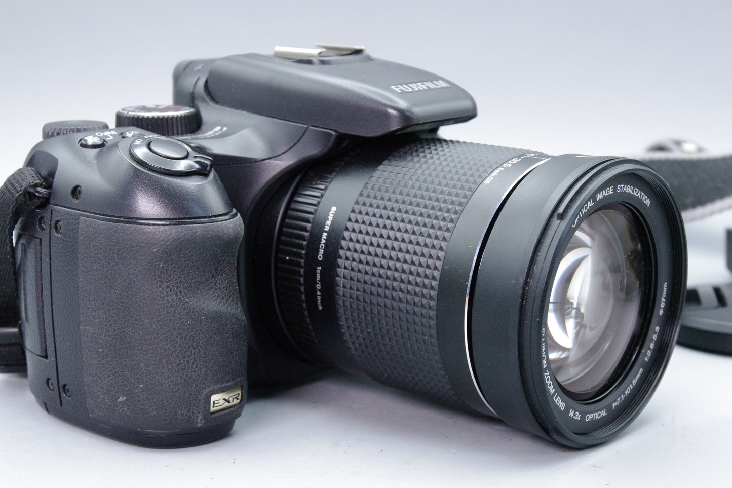 Fujifilm FinePix S200EXR 12MP Bridge Camera – Near Mint – With Battery & Charger