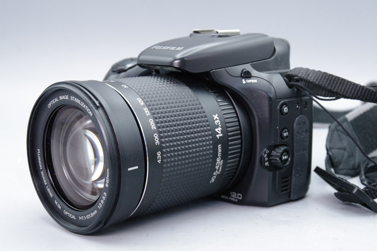 Fujifilm FinePix S200EXR 12MP Bridge Camera – Near Mint – With Battery & Charger