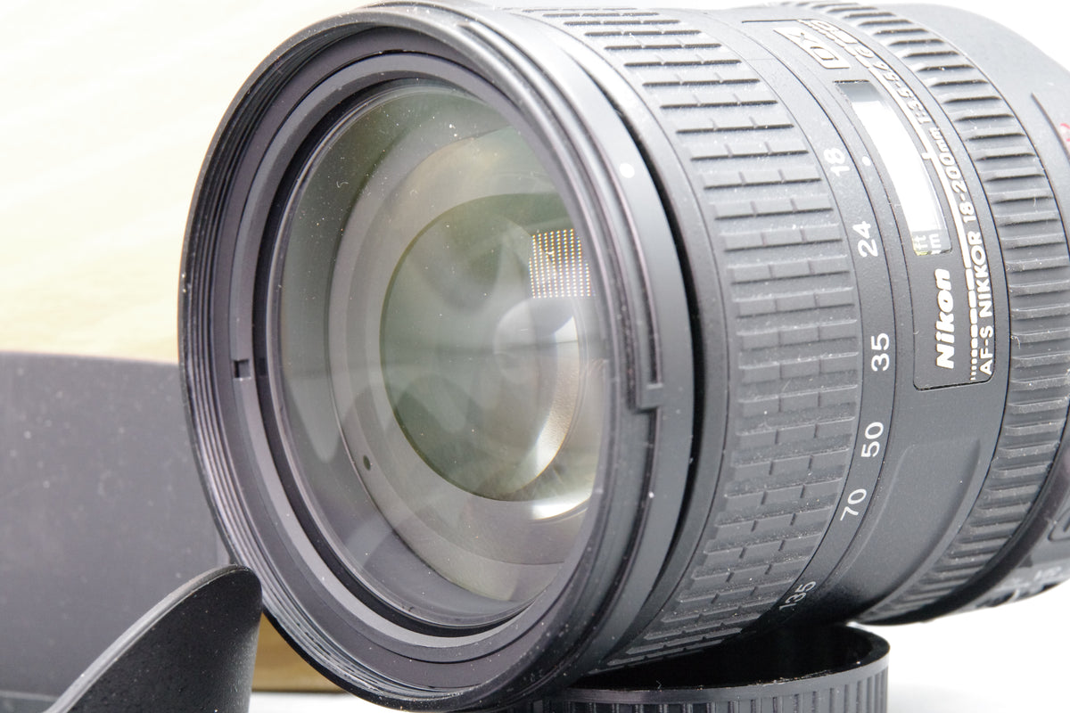 Nikon AF-S DX NIKKOR 18-200mm f3.5-5.6G ED VR II Lens Box Hood Caps Excellent