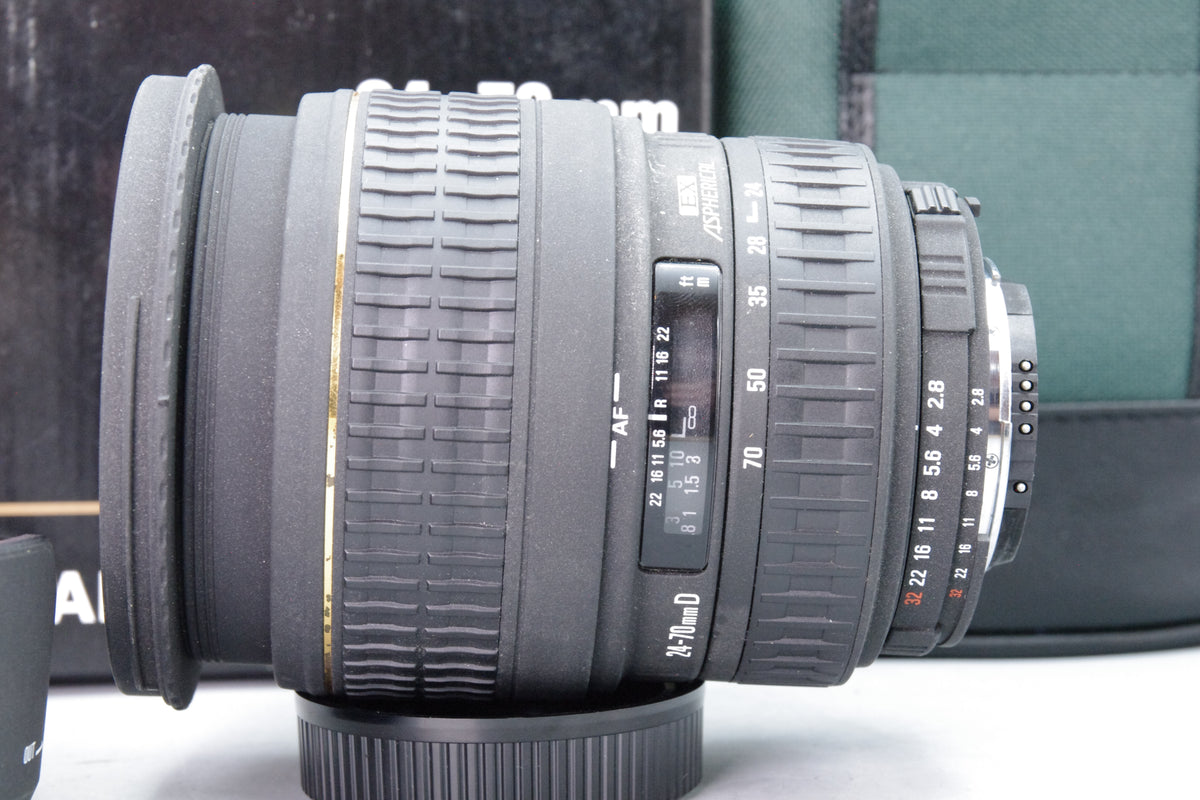 Sigma 24-70mm f2.8 EX DG Aspherical Lens Nikon AF Box Case Hood Excellent
