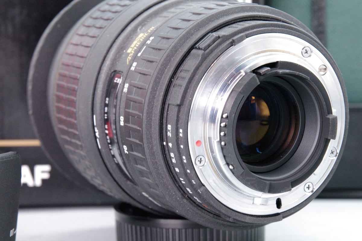 Sigma 24-70mm f2.8 EX DG Aspherical Lens Nikon AF Box Case Hood Excellent