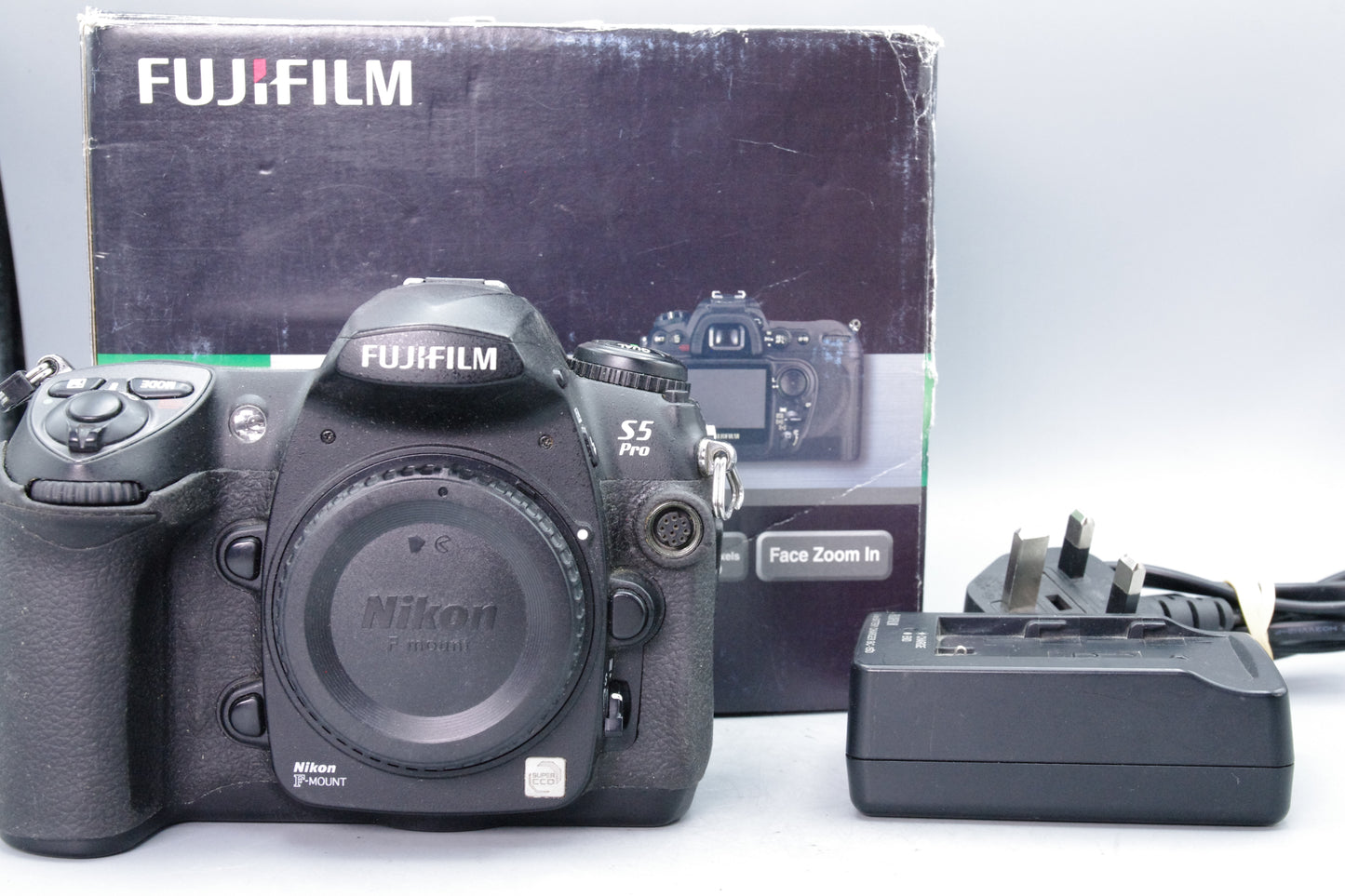Fujifilm FinePix S5 Pro 12MP DSLR – Boxed – Excellent – With Charger & Battery