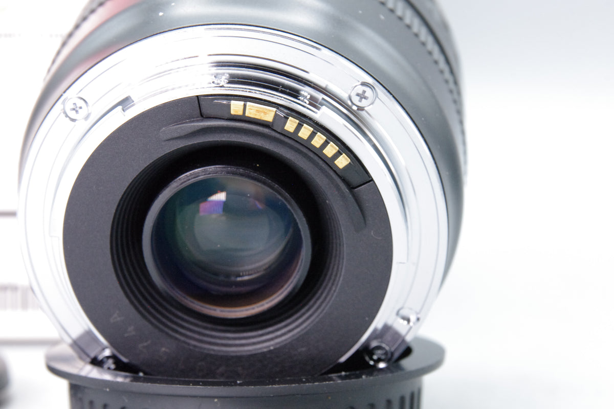 Canon EF 28-105mm f3.5-4.5 USM Zoom Lens Box Caps Excellent