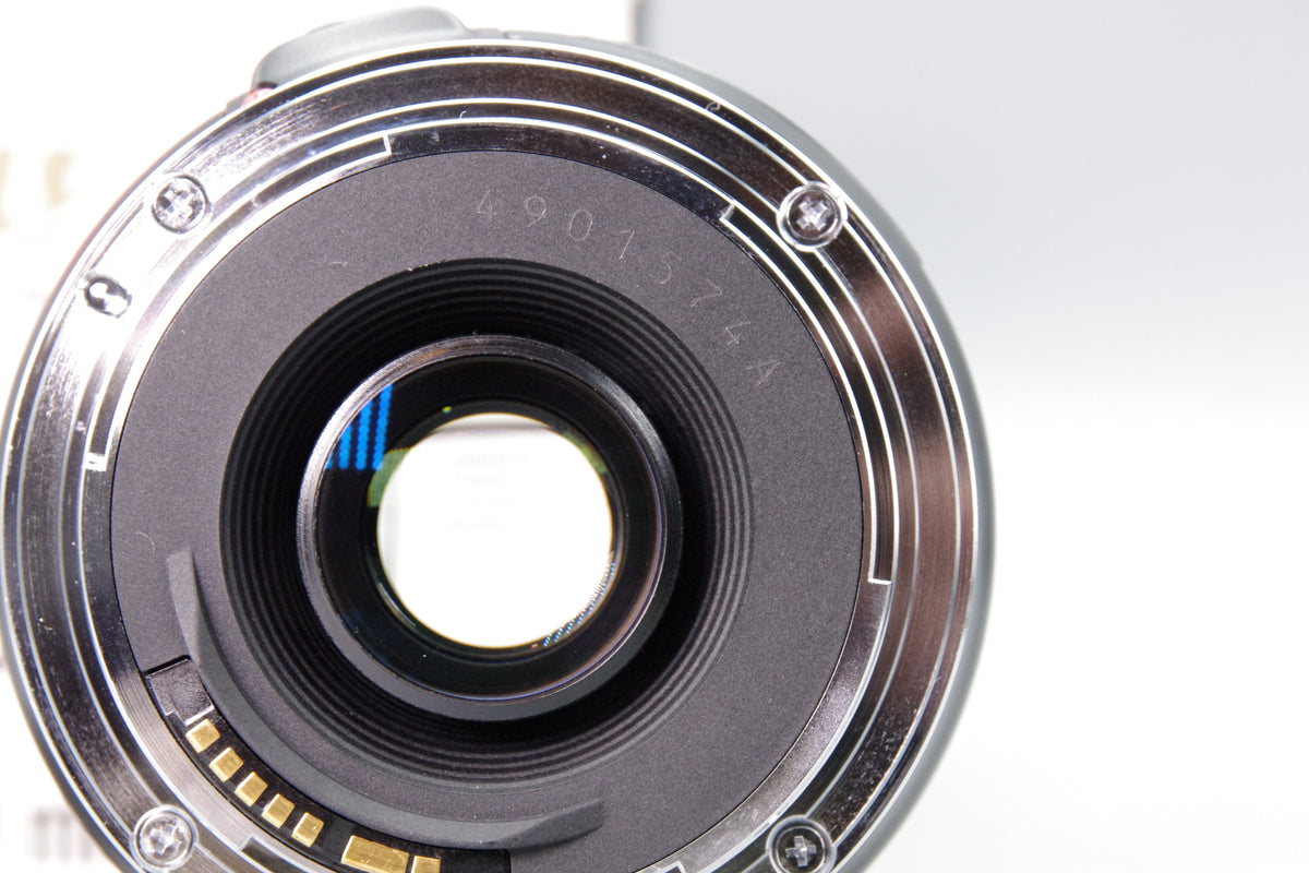 Canon EF 28-105mm f3.5-4.5 USM Zoom Lens Box Caps Excellent