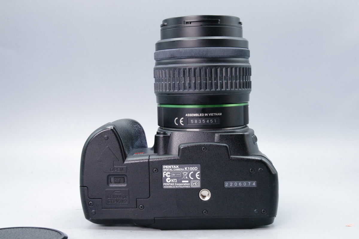 Pentax K100D 6.1MP Digital SLR with SMC Pentax-DA 18-55mm AL Lens Set Excellent