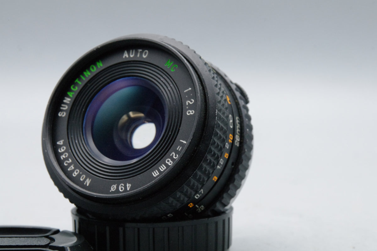 Auto Sunactinon MC 28mm f2.8 Wide Angle Lens Olympus OM Mount Caps Excellent