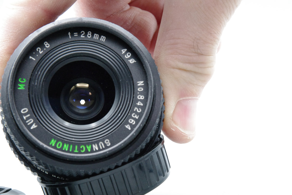 Auto Sunactinon MC 28mm f2.8 Wide Angle Lens Olympus OM Mount Caps Excellent