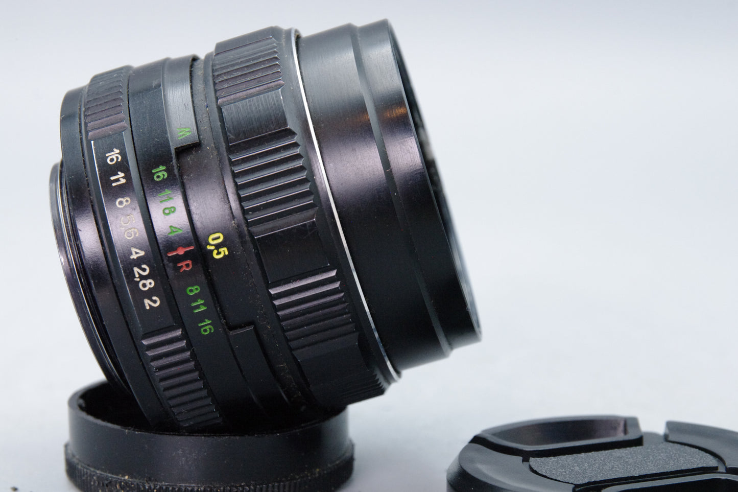 Helios‑44M‑4 58mm f/2 M42 Lens – Classic Biotar Design – Good Condition