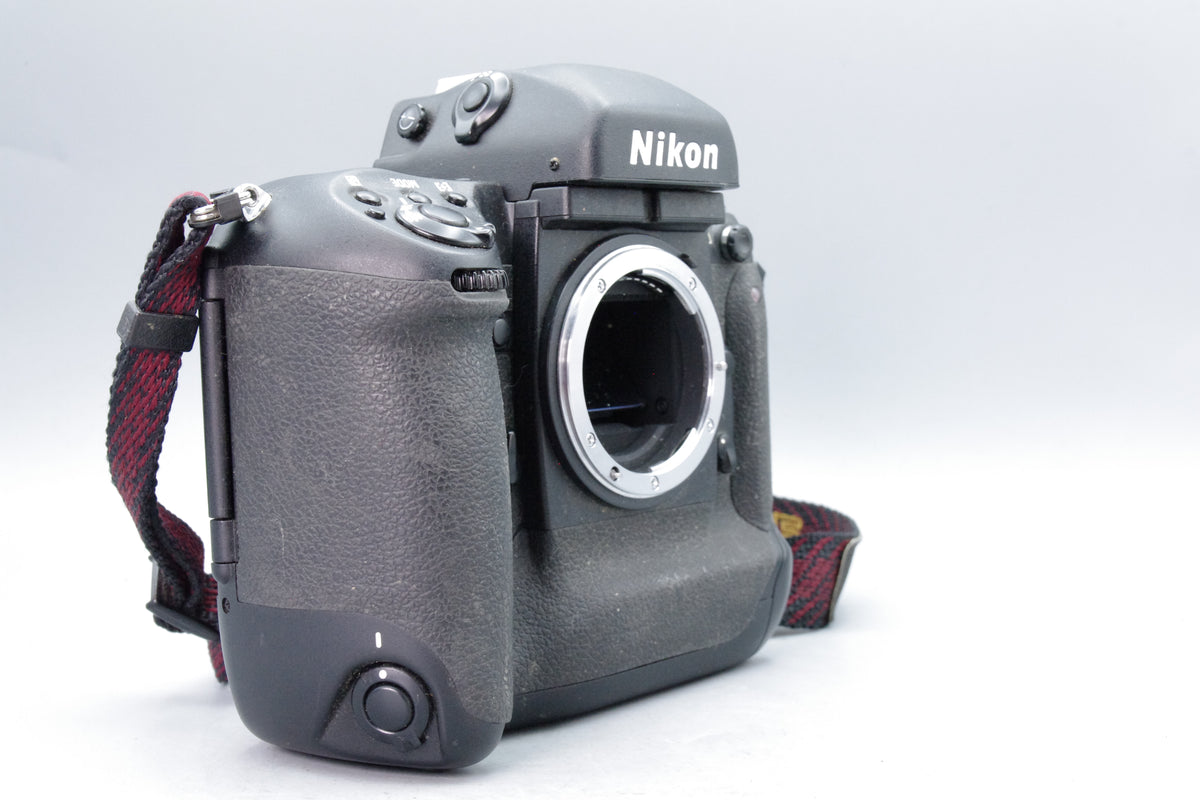 Nikon F5 Professional 35mm SLR Camera – Excellent Condition