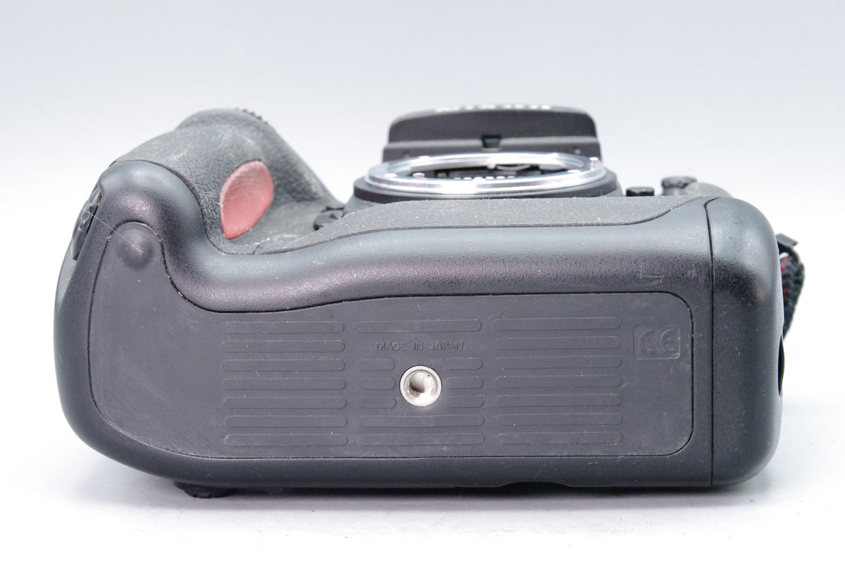 Nikon F5 Professional 35mm SLR Camera – Excellent Condition