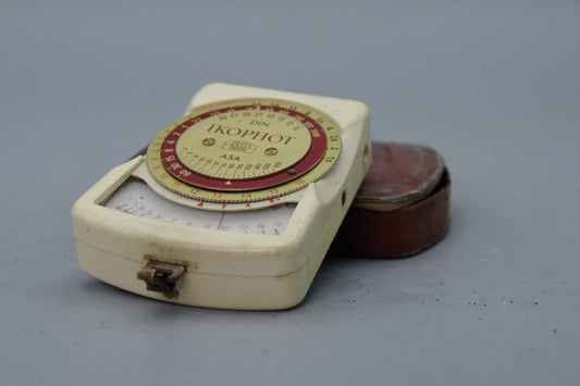 Ikophot Light Meter with Case – Working  with case