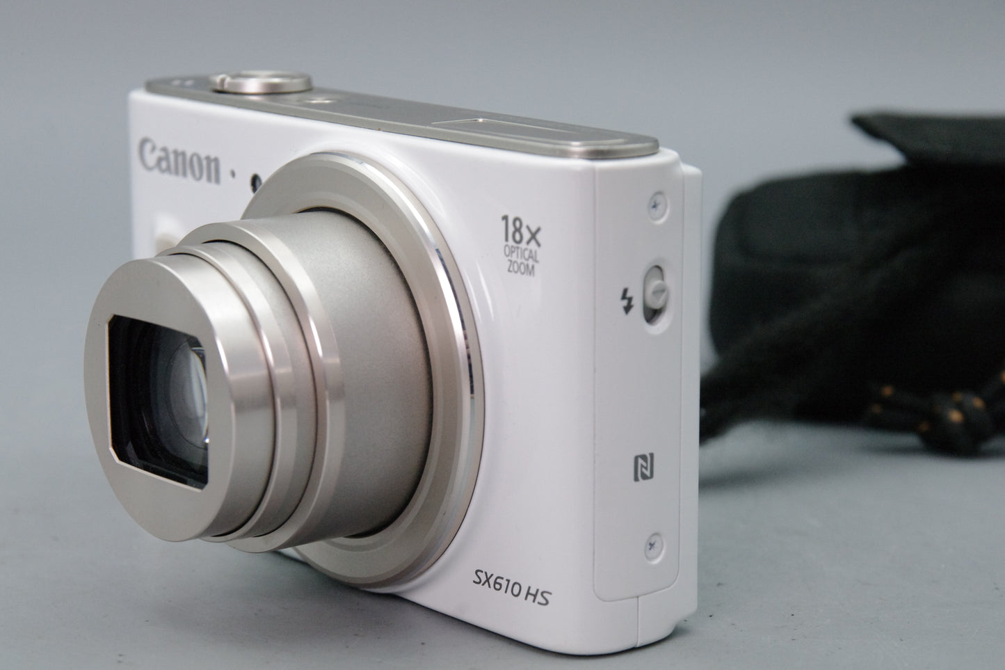 Canon PowerShot SX610 HS 20.2MP Digital Camera – White – Excellent – With Case
