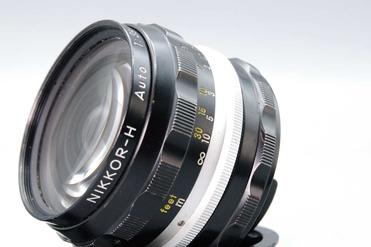 Nikkor-H Auto 28mm f3.5 Non-AI Wide Angle Prime Lens F Mount Caps Excellent