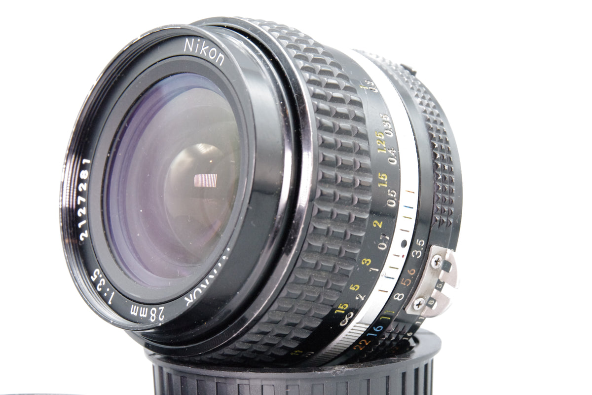 Nikon AI-S Nikkor 28mm f3.5 Wide Angle Prime Lens F Mount Caps Tested Excellent