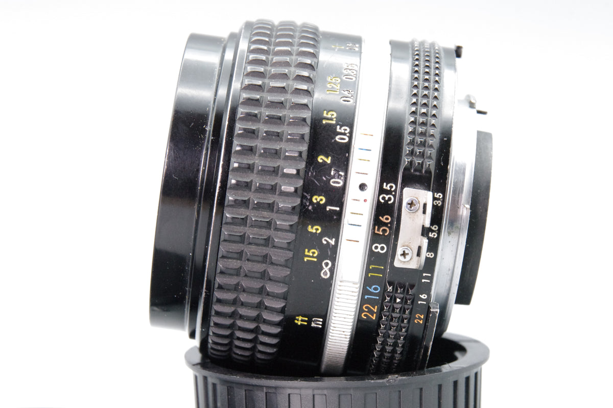 Nikon AI-S Nikkor 28mm f3.5 Wide Angle Prime Lens F Mount Caps Tested Excellent