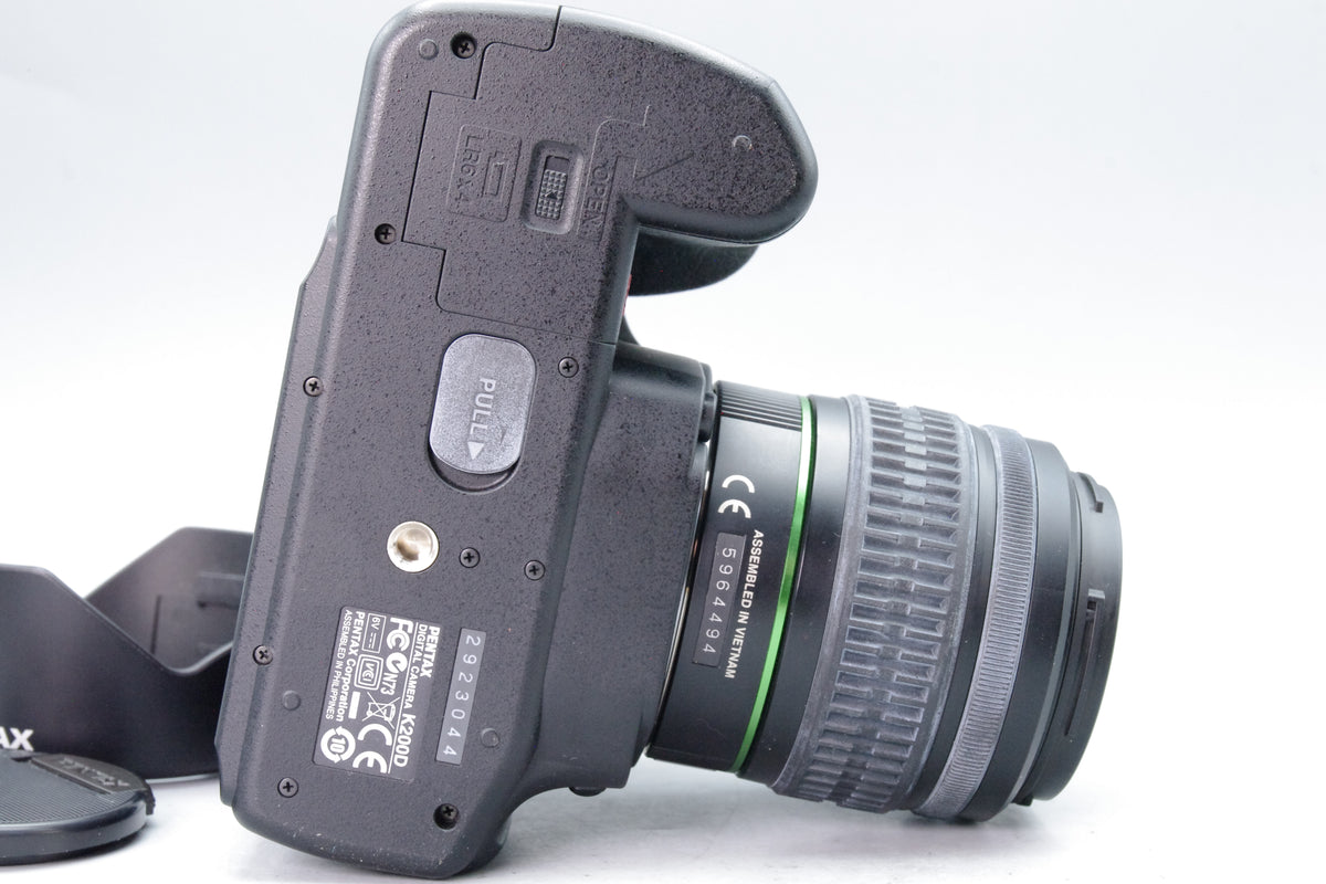 Pentax K200D 10.2MP Digital SLR Camera with SMC DA 18-55mm AL Lens Hood Cap Tested Excellent