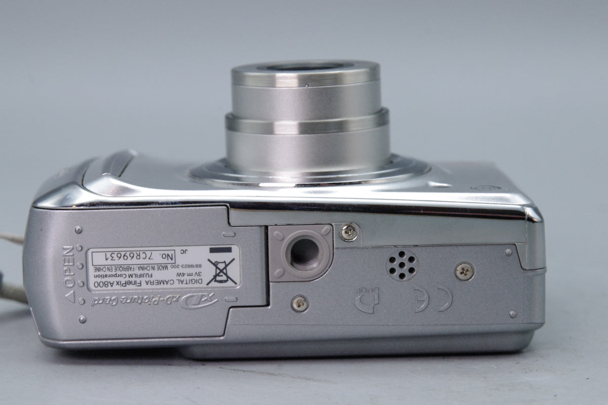 Fujifilm FinePix A800 8.3MP Super CCD Digital Camera Silver Strap Tested Excellent