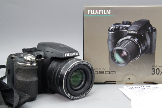 Fujifilm FinePix S4500 14MP Digital Camera – 30x Zoom – Boxed - Excellent