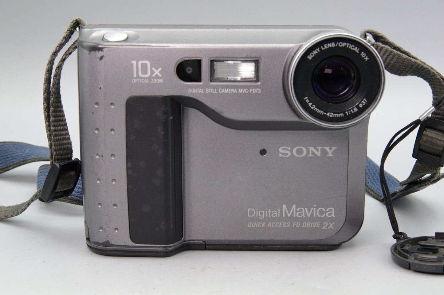 Sony Digital Mavica FD73 Camera with Battery and Case – 10× Zoom