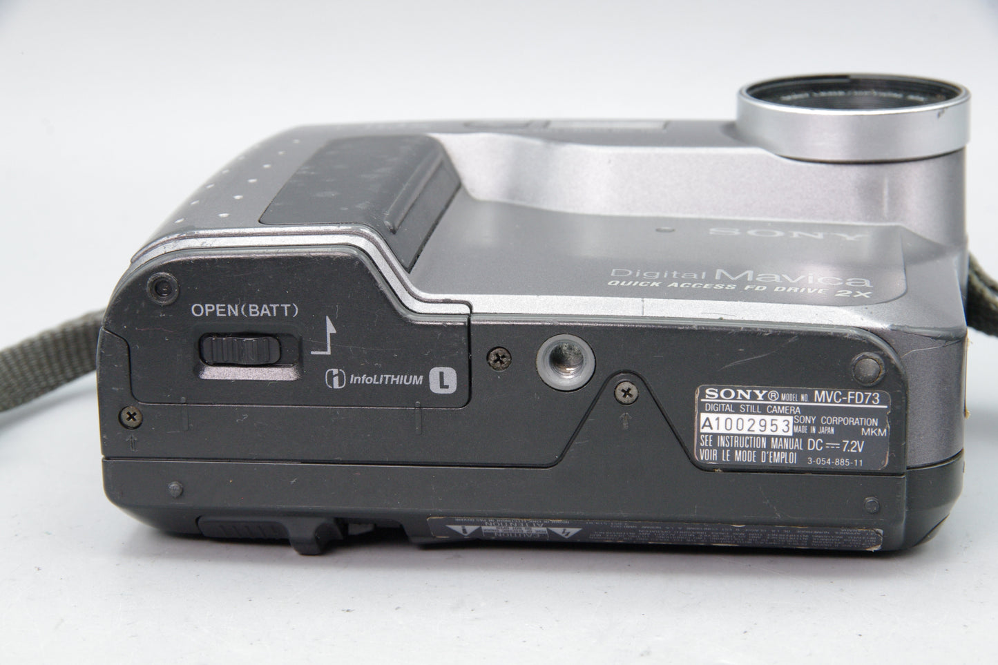 Sony Digital Mavica FD73 Camera with Battery and Case – 10× Zoom