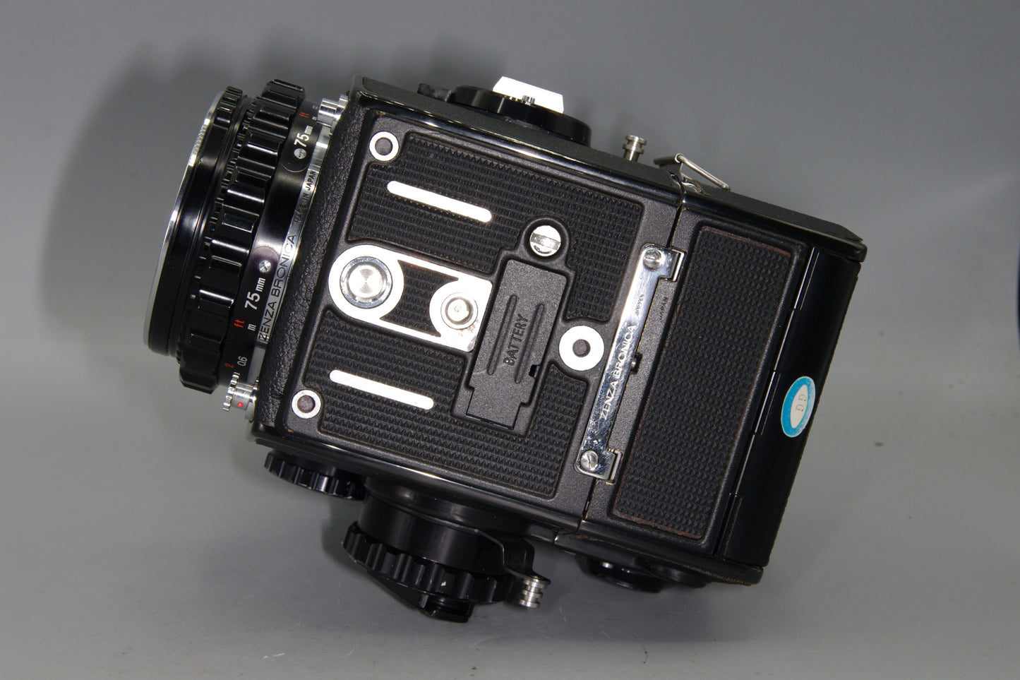 Bronica EC + Nikkor-P 75mm f/2.8 – 6×6 Medium Format SLR – Classic Combo