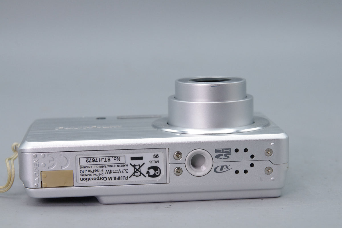 Fujifilm FinePix J10 8.2MP Digital Camera Silver Fujinon 3x Zoom Strap Tested