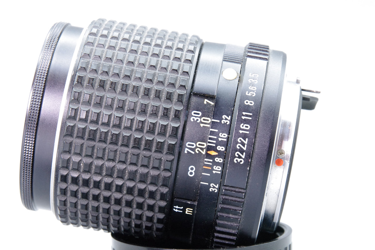 SMC Pentax-M 135mm f/3.5 – MF Telephoto Prime – K Mount – Compact Vintage.