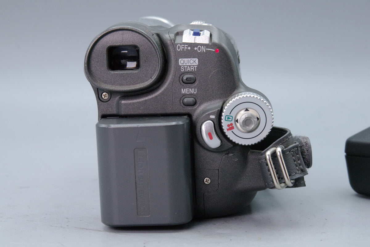 Panasonic NV-GS17 MiniDV Camcorder 24x Optical Zoom Charger AC Adapter VSK0581 Tested