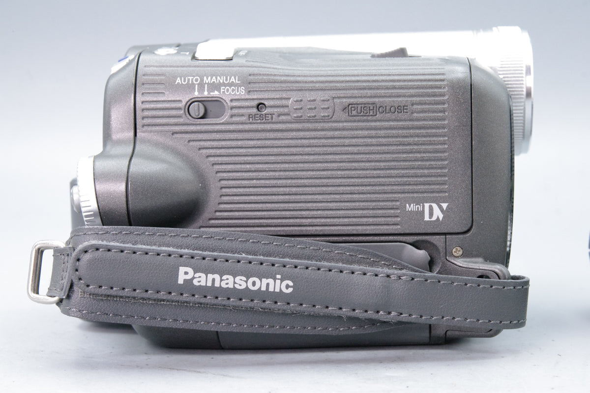 Panasonic NV-GS17 MiniDV Camcorder 24x Optical Zoom Charger AC Adapter VSK0581 Tested