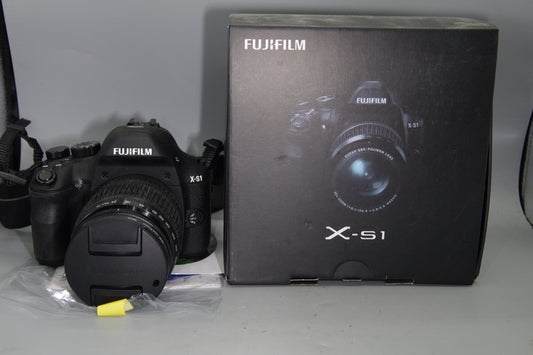 Fujifilm X-S1 Bridge Camera – 12MP – 26x Zoom – Boxed – EXC– Full Manual