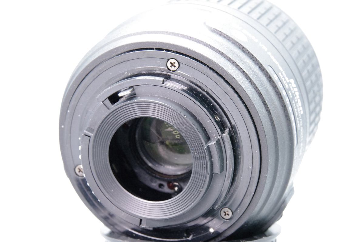 Nikon AF‑S DX Nikkor 18–55mm f/3.5–5.6G VR – Excellent
