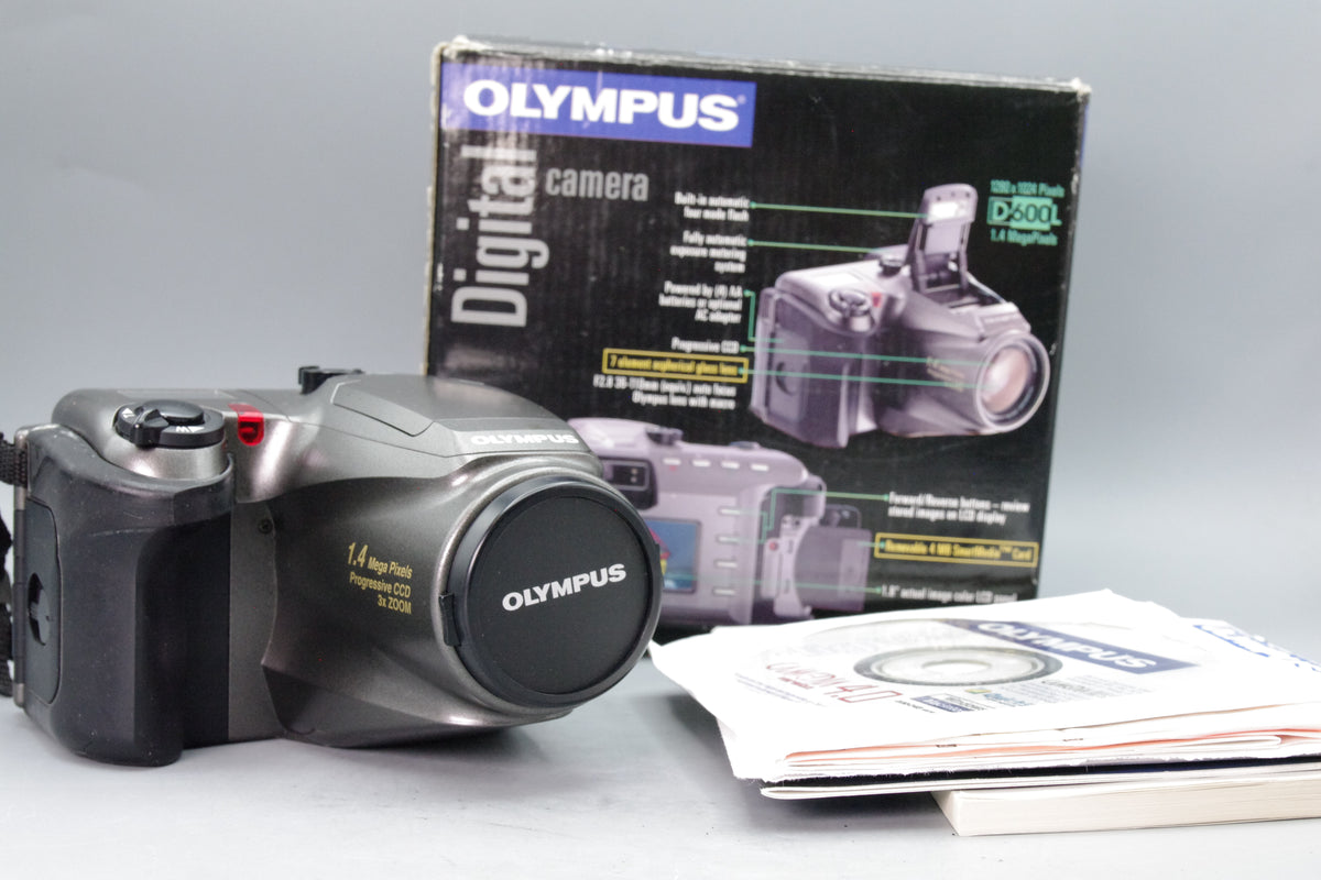 Olympus D-600L 1.4MP Vintage Digital SLR Camera Boxed Set Lens Cap Manual Tested