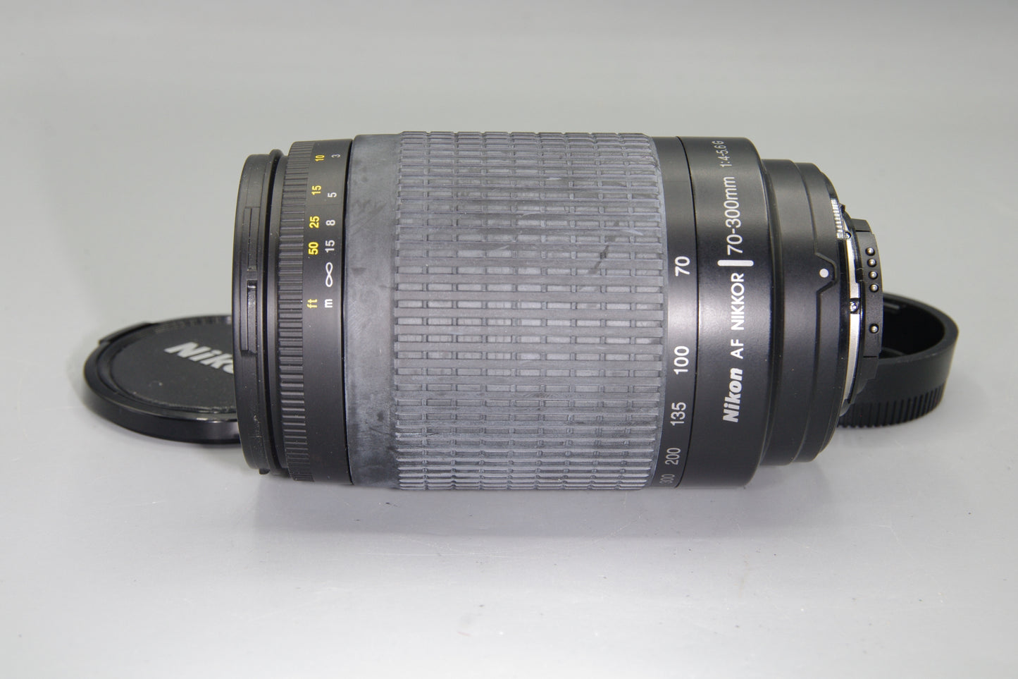 Nikon AF Nikkor 70–300mm f/4–5.6G Lens – FX Telephoto Zoom – Lightweight – MF/AF