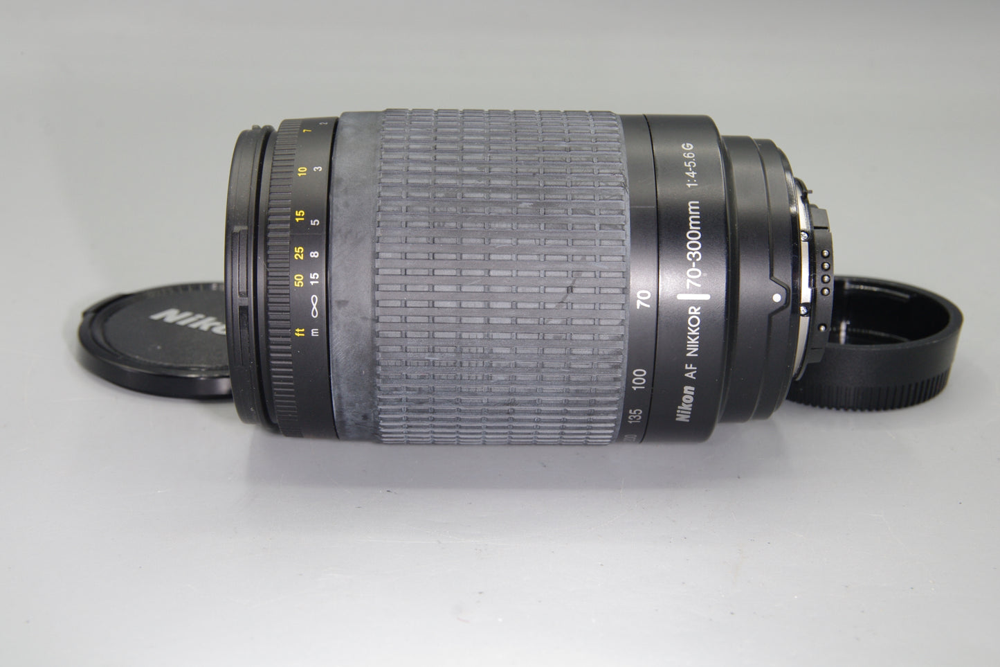 Nikon AF Nikkor 70–300mm f/4–5.6G Lens – FX Telephoto Zoom – Lightweight – MF/AF