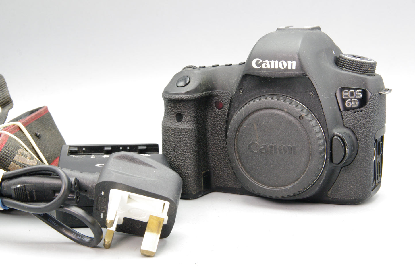 Canon EOS 6D Full Frame DSLR with Battery/Charger Tested and Working